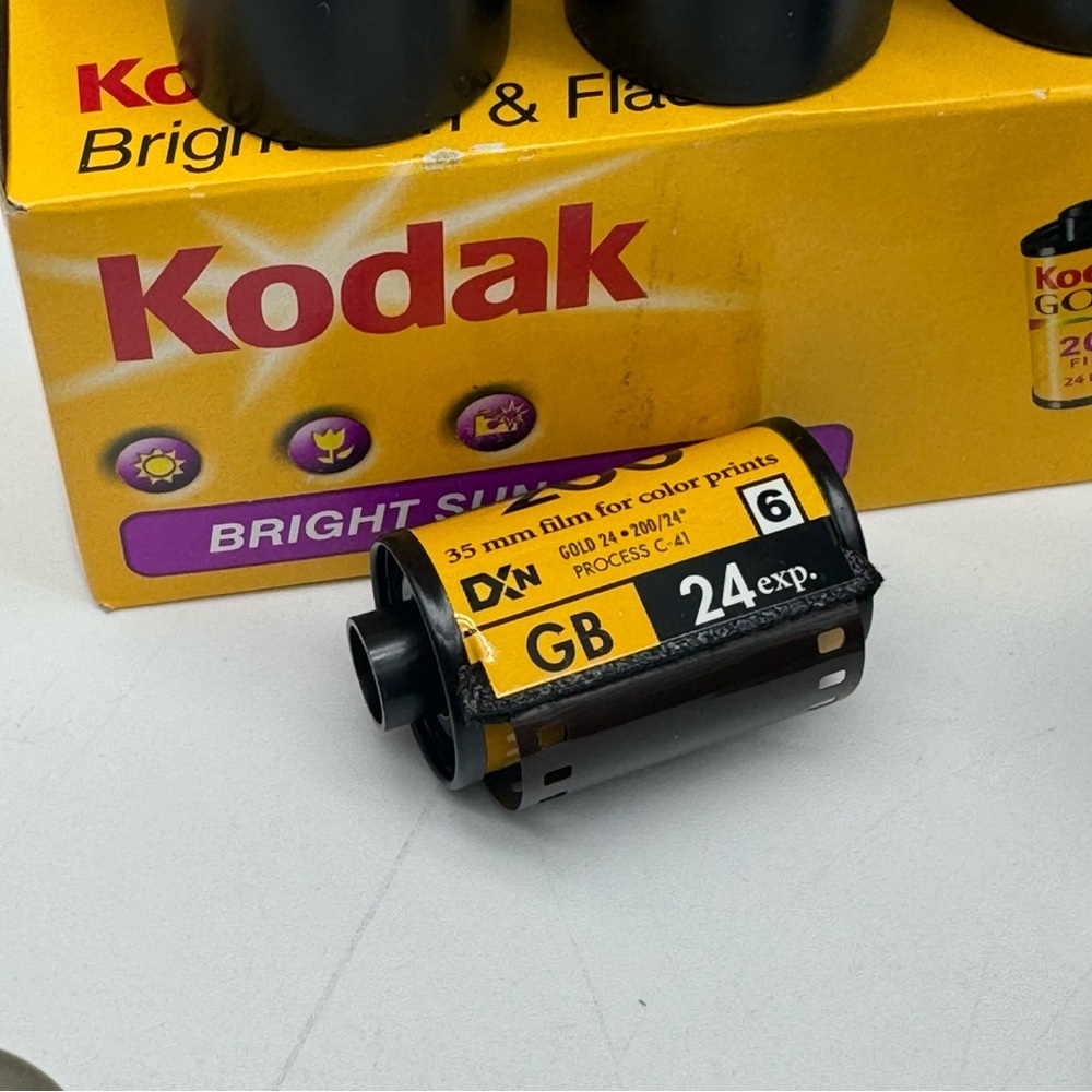 Nikon Zoom Touch Camera 500 SAF Z115 Camera 4 Rolls Kodak Bright Sun and Flash - Picture 10 of 11